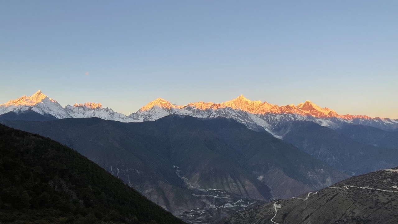 Meri Snow Mountain, Dexin, China. Photo: Daniel Hu / CC-BY-CA /devchat-gpt4-vscode-integration/banner.jpeg